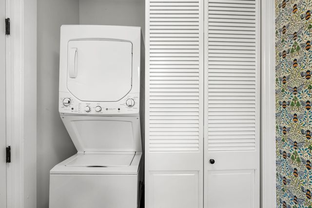 268 Capricorn Ave, Oakland, CA 94611