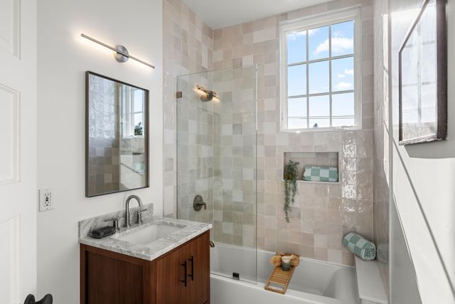 268 Capricorn Ave, Oakland, CA 94611