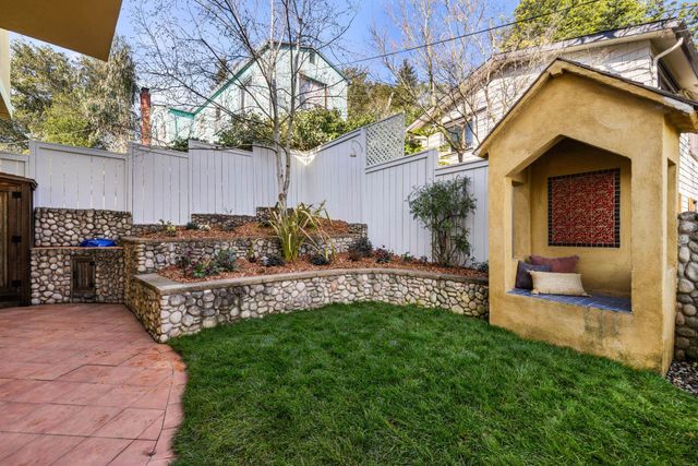 268 Capricorn Ave, Oakland, CA 94611