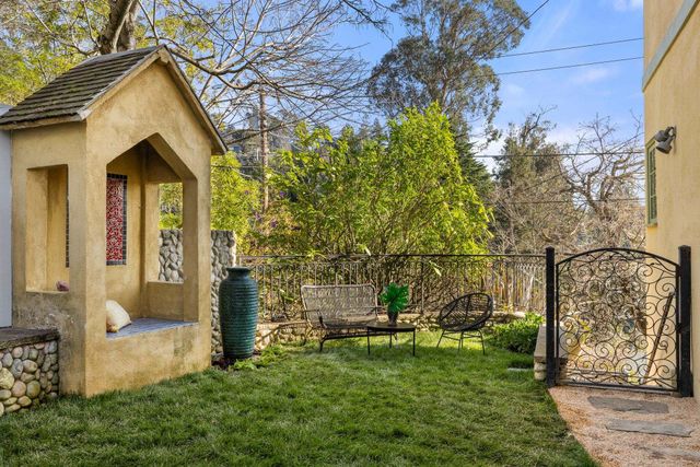 268 Capricorn Ave, Oakland, CA 94611