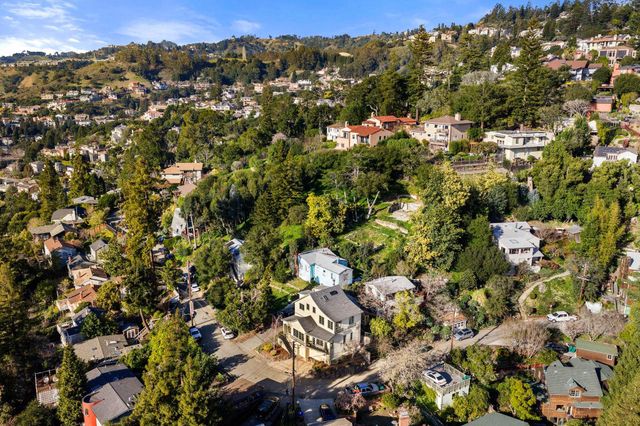 268 Capricorn Ave, Oakland, CA 94611