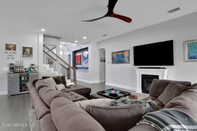 195 MANOR Lane, St. Johns, FL 32259