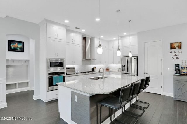 195 MANOR Lane, St. Johns, FL 32259
