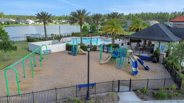 195 MANOR Lane, St. Johns, FL 32259