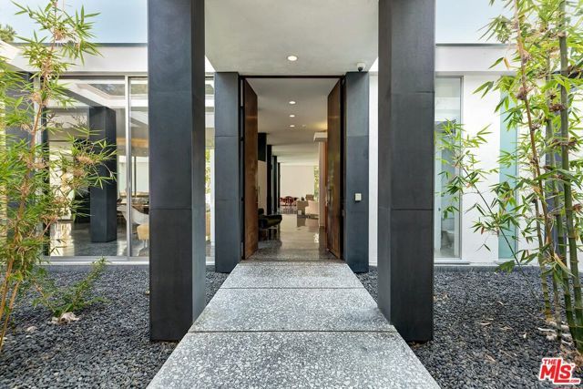 1163 Calle Vista Drive, Beverly Hills, CA 90210