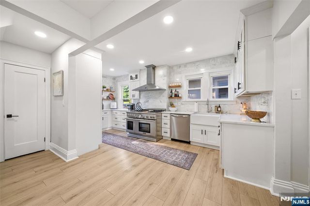 1124 Abbott Boulevard, Fort Lee, NJ 07024