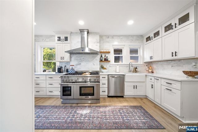 1124 Abbott Boulevard, Fort Lee, NJ 07024