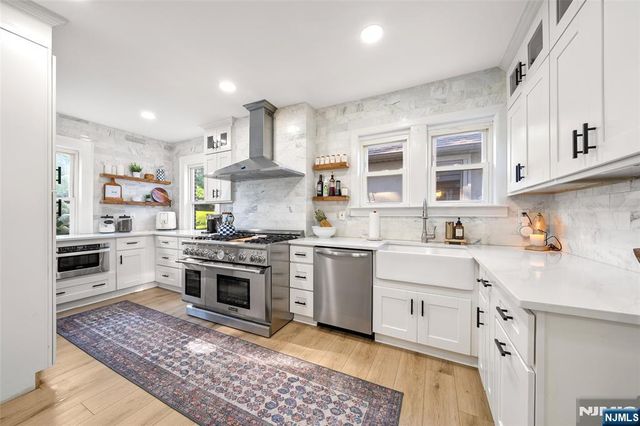 1124 Abbott Boulevard, Fort Lee, NJ 07024