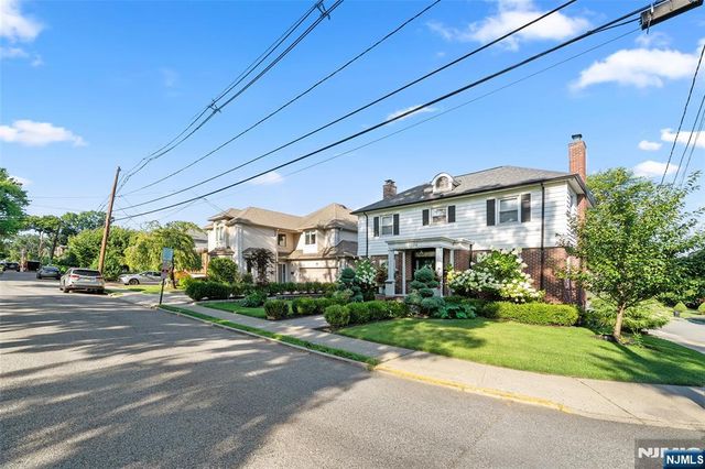 1124 Abbott Boulevard, Fort Lee, NJ 07024