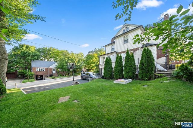 1124 Abbott Boulevard, Fort Lee, NJ 07024