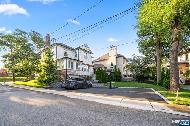 1124 Abbott Boulevard, Fort Lee, NJ 07024
