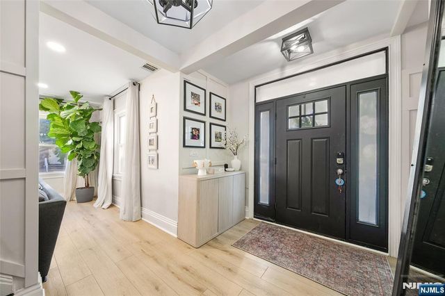 1124 Abbott Boulevard, Fort Lee, NJ 07024
