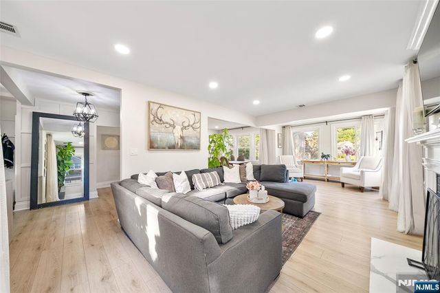 1124 Abbott Boulevard, Fort Lee, NJ 07024