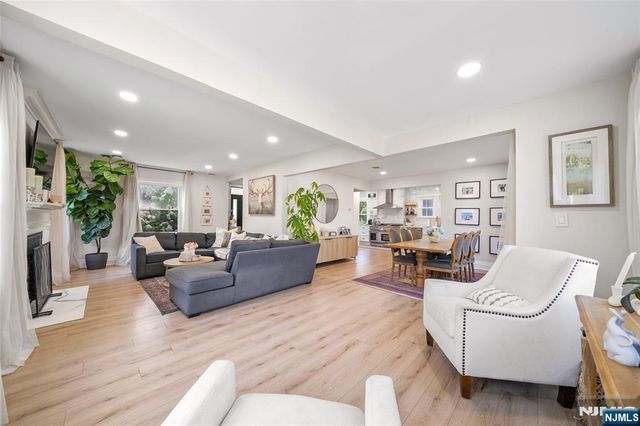 1124 Abbott Boulevard, Fort Lee, NJ 07024