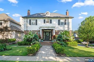 1124 Abbott Boulevard, Fort Lee, NJ 07024