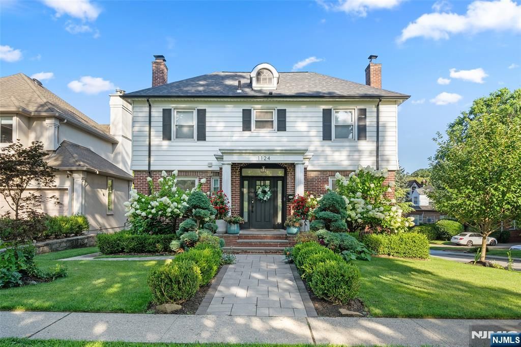 1124 Abbott Boulevard, Fort Lee, NJ 07024