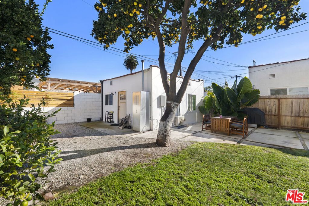 Image 21 of property listing at 3032 Somerset Drive, Los Angeles, CA 90016