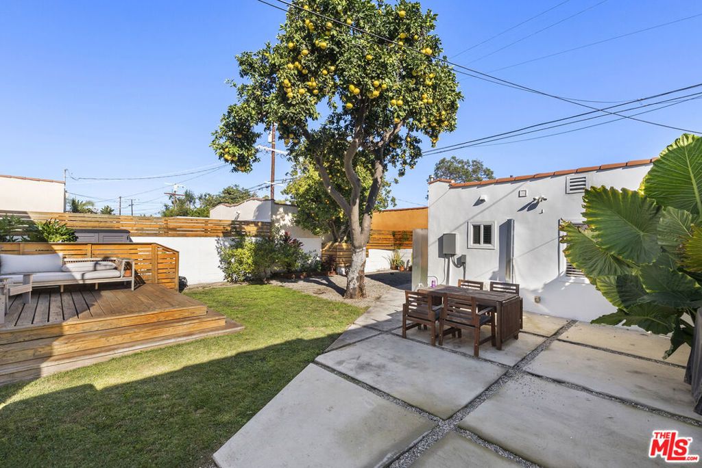 Image 22 of property listing at 3032 Somerset Drive, Los Angeles, CA 90016