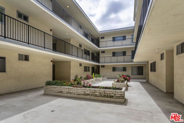 3734 S Canfield Avenue 109, Los Angeles, CA 90034