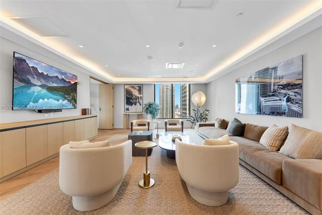 121 NE 5th St 3112, Miami, FL 33132