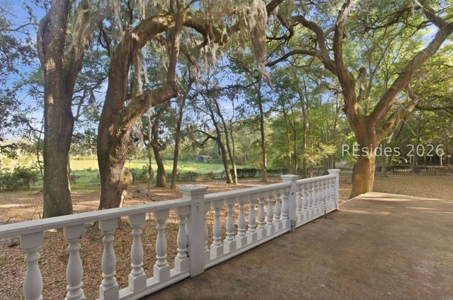 151 Tom and Mike Rd, St Helena Island, SC 29920