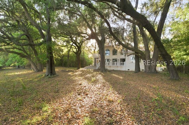 151 Tom and Mike Rd, St Helena Island, SC 29920