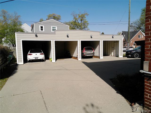2041 N Main Street, Royal Oak, MI 48073