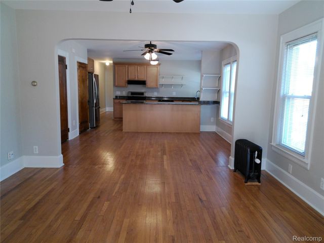 2041 N Main Street, Royal Oak, MI 48073