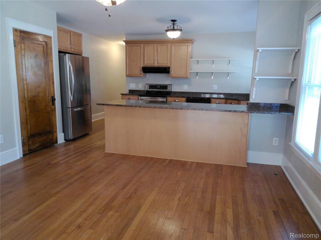 2041 N Main Street, Royal Oak, MI 48073