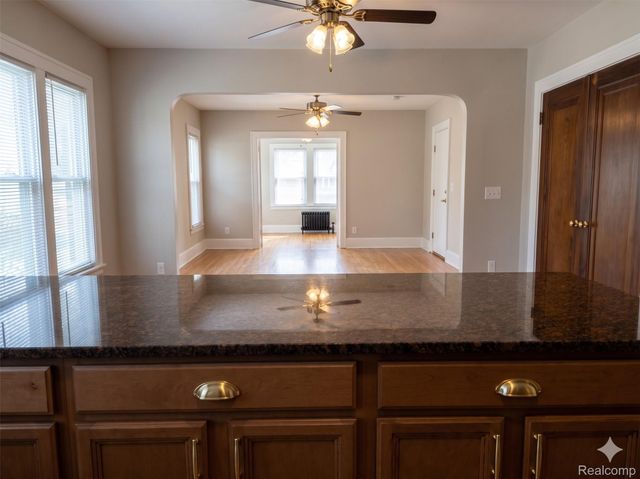 2041 N Main Street, Royal Oak, MI 48073