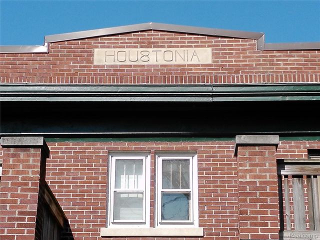 2041 N Main Street, Royal Oak, MI 48073