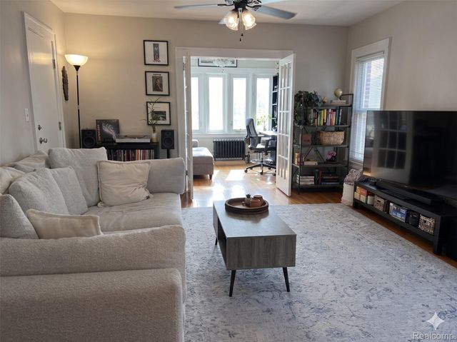 2041 N Main Street, Royal Oak, MI 48073
