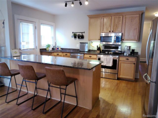 2041 N Main Street, Royal Oak, MI 48073
