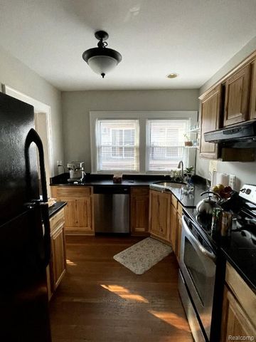 2041 N Main Street, Royal Oak, MI 48073