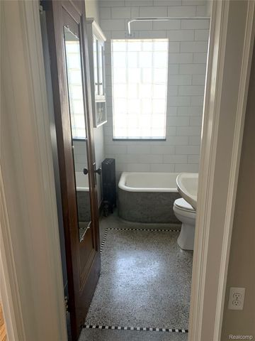 2041 N Main Street, Royal Oak, MI 48073