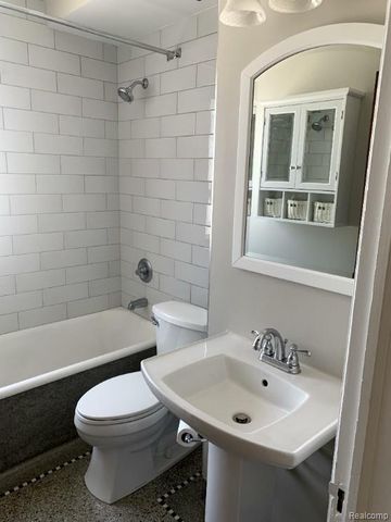 2041 N Main Street, Royal Oak, MI 48073