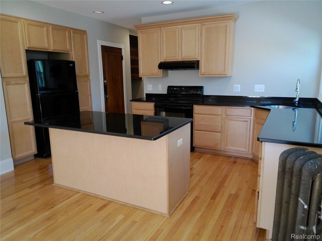 2041 N Main Street, Royal Oak, MI 48073
