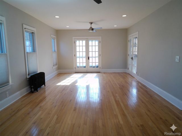 2041 N Main Street, Royal Oak, MI 48073