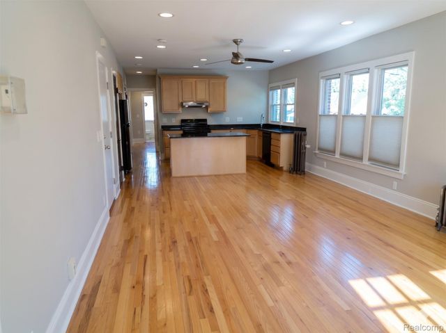 2041 N Main Street, Royal Oak, MI 48073
