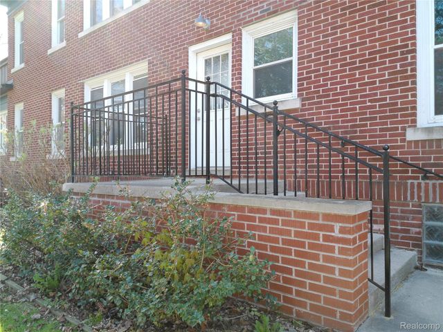 2041 N Main Street, Royal Oak, MI 48073