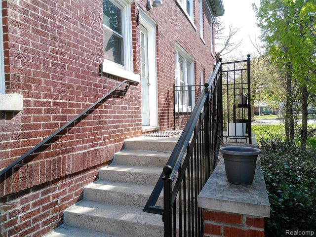 2041 N Main Street, Royal Oak, MI 48073