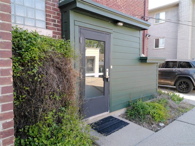 2041 N Main Street, Royal Oak, MI 48073