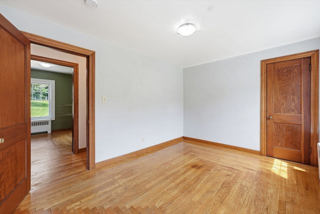19 Depot St, Belchertown, MA 01007