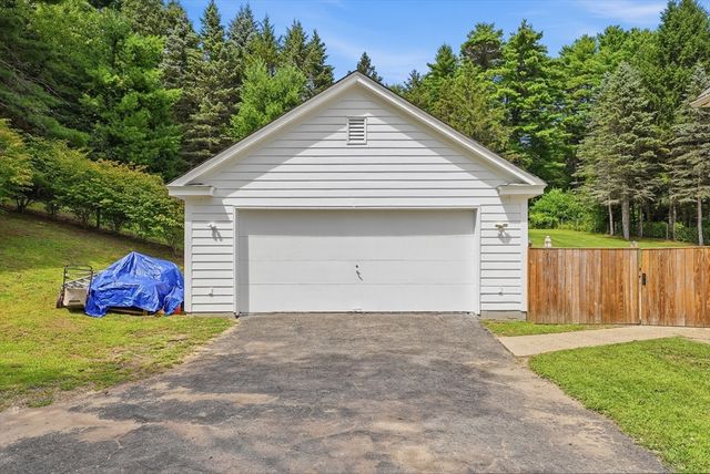 19 Depot St, Belchertown, MA 01007
