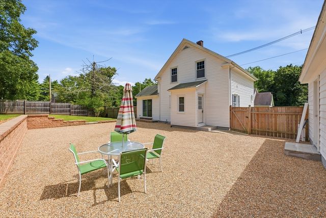 19 Depot St, Belchertown, MA 01007