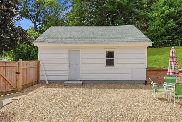 19 Depot St, Belchertown, MA 01007