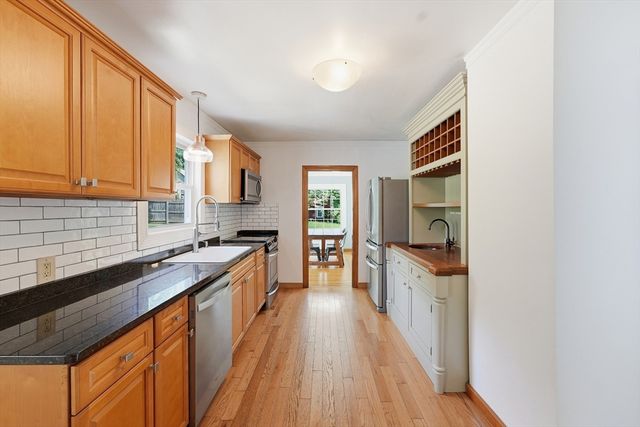 19 Depot St, Belchertown, MA 01007