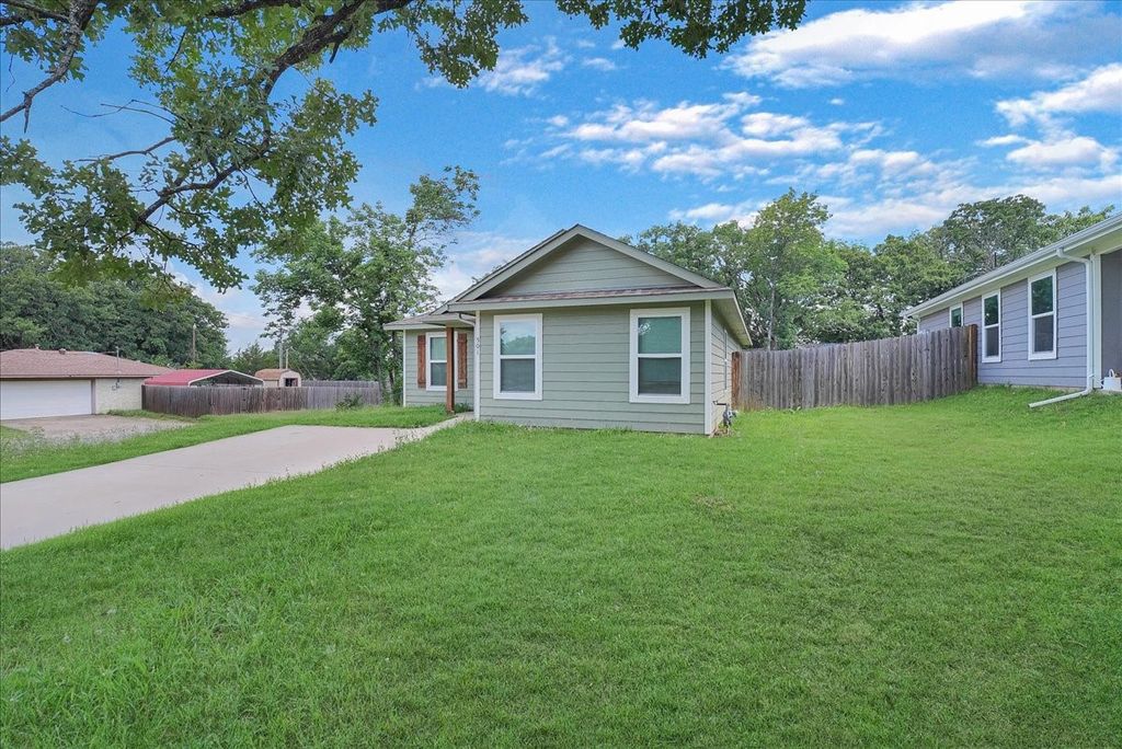 501 E Day Street, Denison, TX 75021
