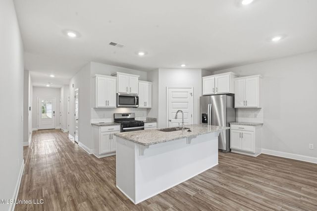 213 Serenity Lake Drive, Pearl, MS 39208