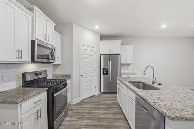 213 Serenity Lake Drive, Pearl, MS 39208